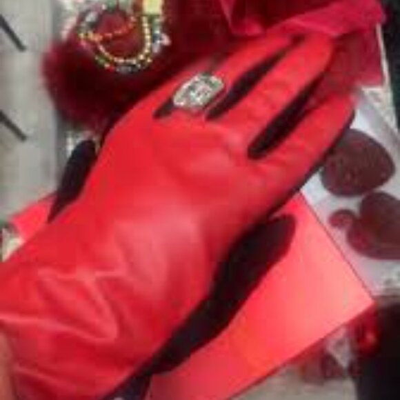 ❤️❤️❤️👠NWT‼️ JUICY COUTURE Faux leather gloves 🧤Red and Black Women's Gloves - Picture 2 of 4